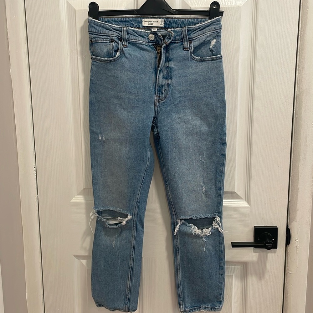 Abercrombie Curve Love High Rise Skinny Jean Medium Destroy Size 27 Short